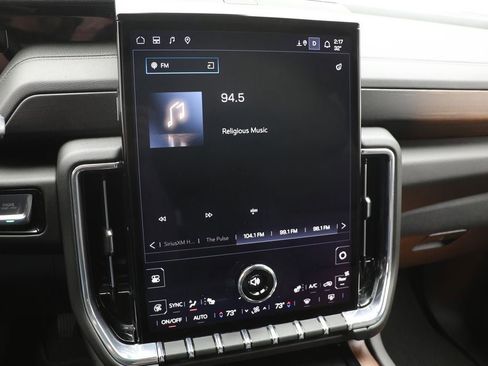 Used 2025 GMC Yukon XL Denali image 23