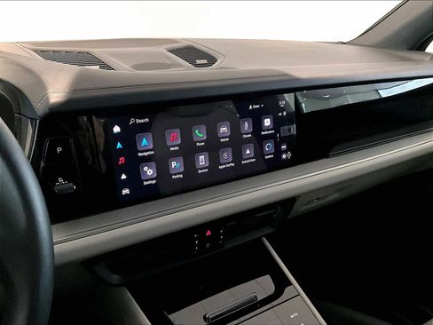 Used 2025 Porsche Cayenne image 19