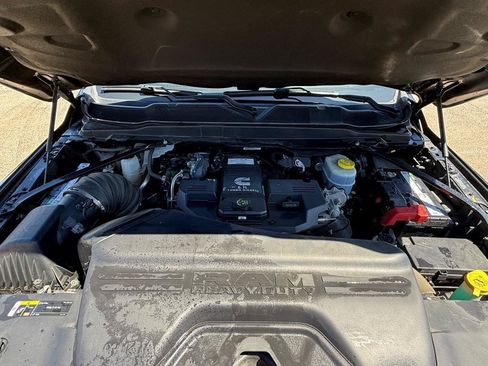 Used 2022 RAM 2500 Laramie AWD/4WD image 2