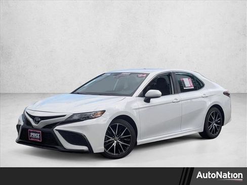 Used 2024 Toyota Camry SE image 1