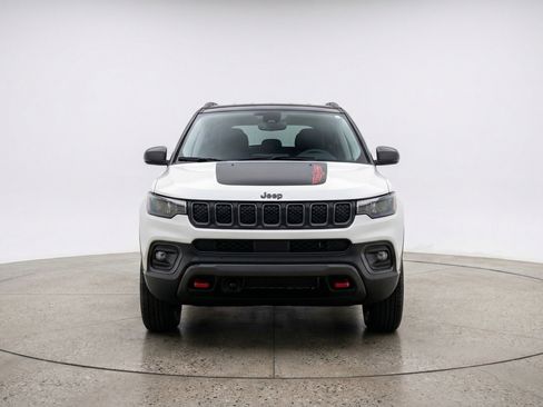 Used 2025 Jeep Compass Trailhawk image 2