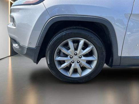 Used 2018 Jeep Cherokee Limited w/ Technology Group FWD image 10