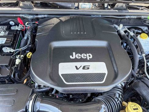 Used 2018 Jeep Wrangler Sport AWD/4WD image 24
