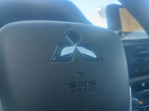 Used 2024 Mitsubishi Outlander SE image 22