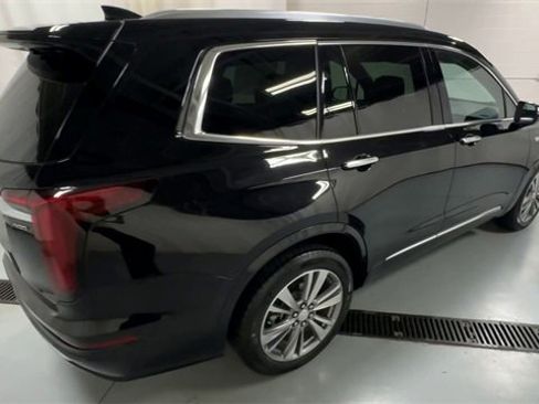 Certified 2025 Cadillac XT6 Premium Luxury image 8