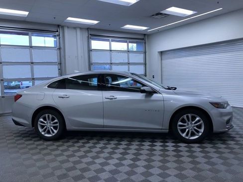 Used 2018 Chevrolet Malibu LT w/ Driver Confidence Package image 35