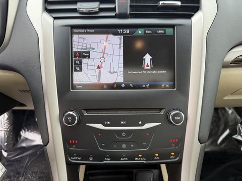 Used 2014 Ford Fusion SE w/ Equipment Group 202A FWD image 30