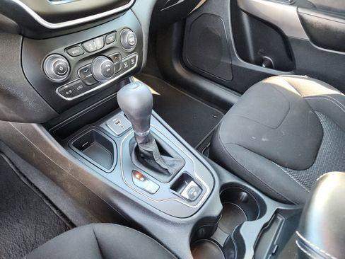 Used 2021 Jeep Cherokee Latitude image 19