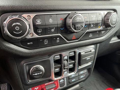 Used 2024 Jeep Wrangler Unlimited Sport AWD/4WD image 35