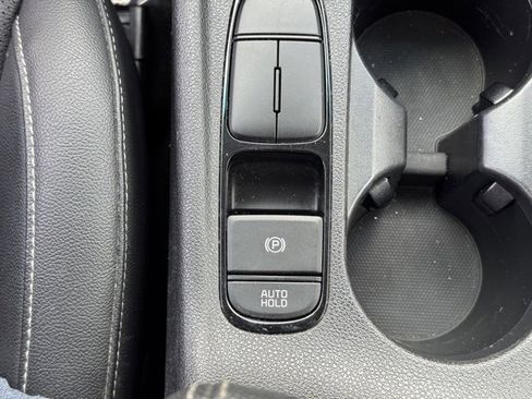 Certified 2022 Kia Niro Touring Special Edition image 18