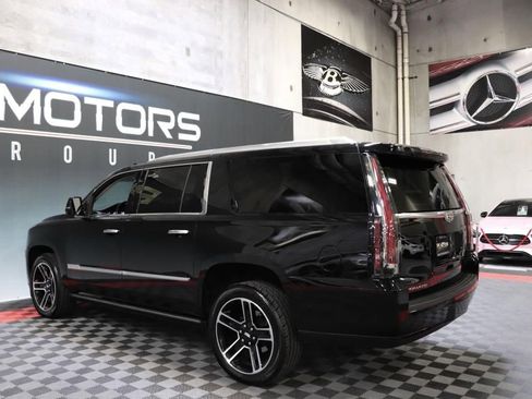 Used 2019 Cadillac Escalade ESV Premium Luxury image 5