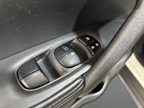 Used 2018 Nissan Rogue SV AWD/4WD image 27