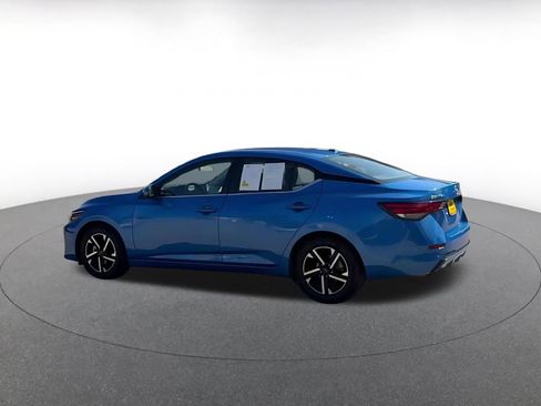 Used 2025 Nissan Sentra SV FWD image 10