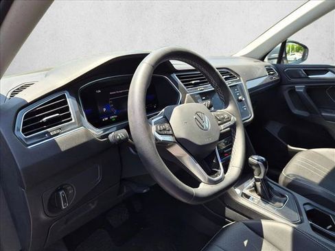 Used 2022 Volkswagen Tiguan SE FWD image 10