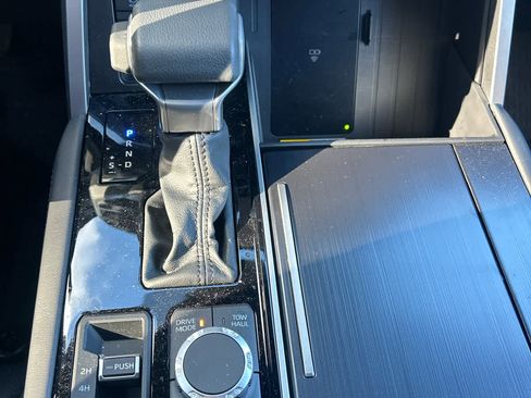 Used 2025 Toyota Sequoia Platinum image 16