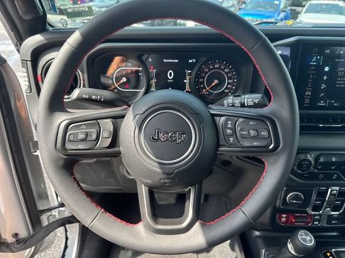 Used 2024 Jeep Wrangler Unlimited Rubicon AWD/4WD image 21