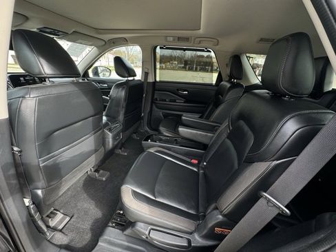 Used 2022 Nissan Pathfinder SL w/ SL Premium Package image 17