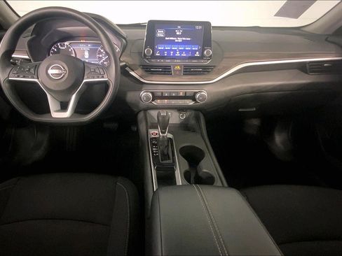 Used 2025 Nissan Altima 2.5 SV FWD image 15