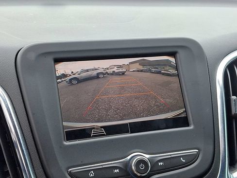 Used 2023 Chevrolet Equinox LS FWD image 16