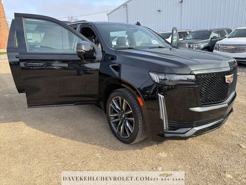 Used 2022 Cadillac Escalade ESV Sport w/ Touring Package image 40