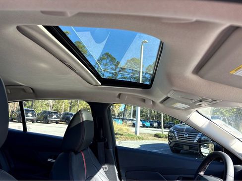 New 2026 Nissan Sentra SR w/ Floor Mat Package FWD image 8