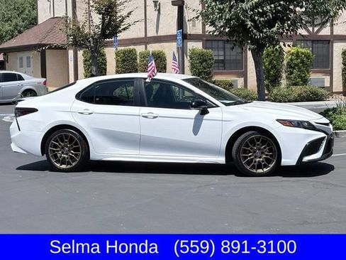 Used 2024 Toyota Camry SE FWD image 4