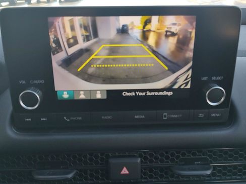 Used 2023 Honda HR-V LX image 9