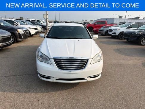 Used 2013 Chrysler 200 Touring FWD image 3