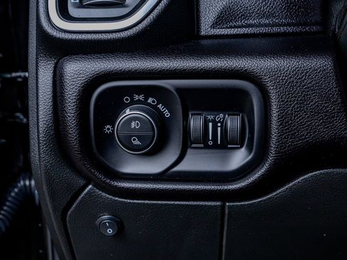 Used 2025 RAM 3500 Laramie AWD/4WD image 22