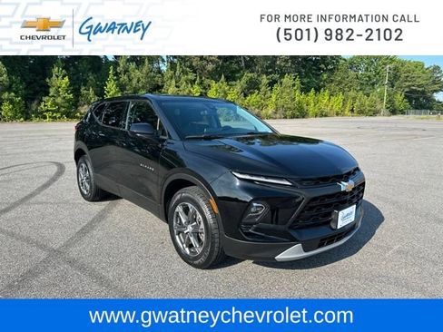 Used 2025 Chevrolet Blazer LT AWD/4WD image 3