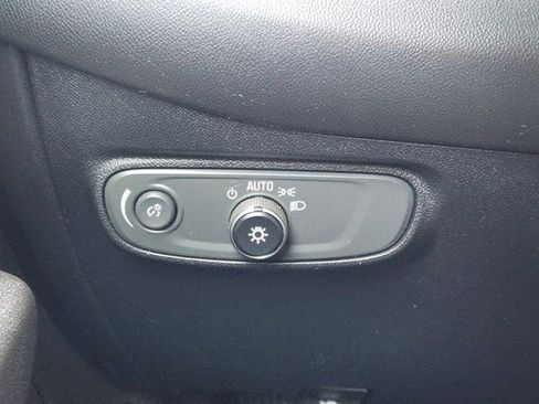 Used 2018 Chevrolet Equinox LT image 23