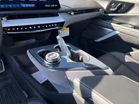 New 2026 Cadillac Optiq Luxury 1 image 37