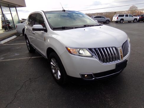 Used 2012 Lincoln MKX FWD image 6