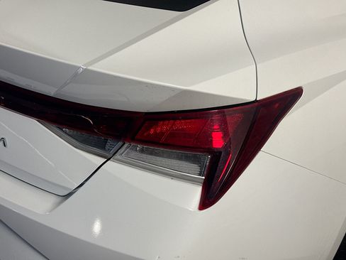 Used 2022 Hyundai Elantra SE FWD image 33