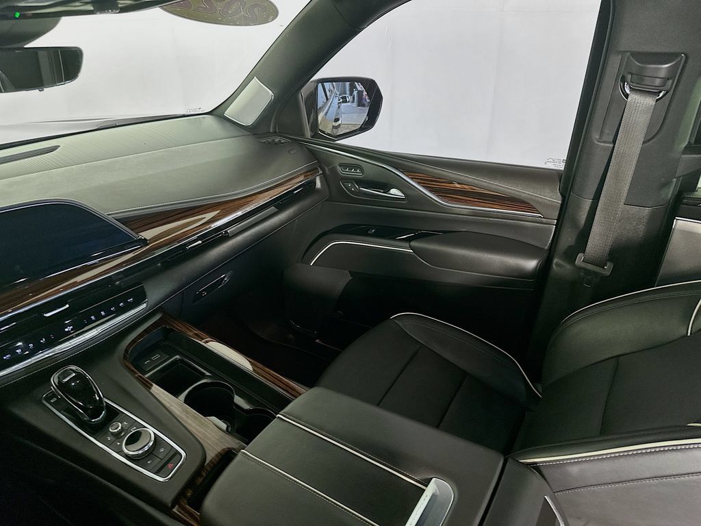 Used 2022 Cadillac Escalade Premium Luxury w/ Performance Package AWD/4WD image 33