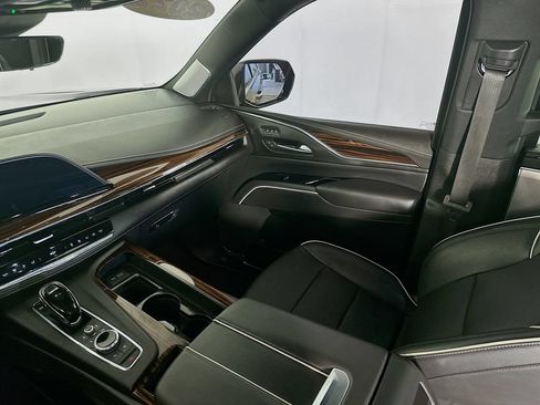 Used 2022 Cadillac Escalade Premium Luxury w/ Performance Package AWD/4WD image 33