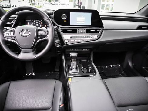 Certified 2025 Lexus ES 300h w/ Premium Package image 19