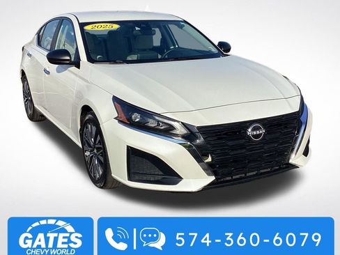 Used 2025 Nissan Altima 2.5 SV image 1