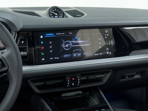 New 2026 Porsche Cayenne Coupe AWD/4WD image 23