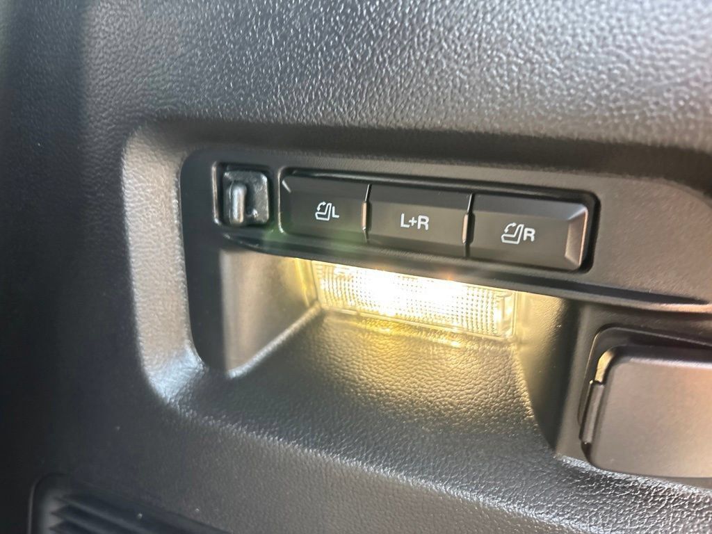 Used 2024 Ford Explorer Limited w/ Limited Technology Package AWD/4WD image 32