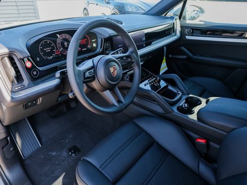 New 2025 Porsche Cayenne image 4