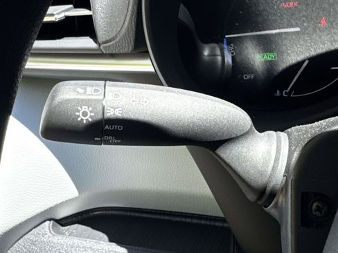 Used 2025 Toyota Sienna LE FWD image 23
