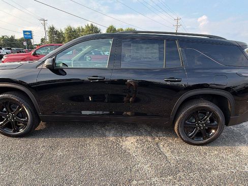 New 2027 Chevrolet Traverse LT w/ Midnight/Sport Edition FWD image 11