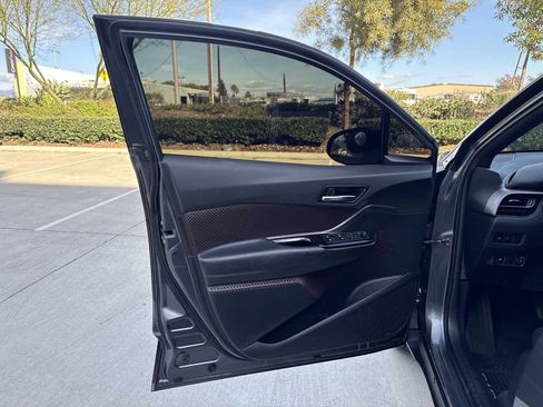 Used 2019 Toyota C-HR Limited image 21