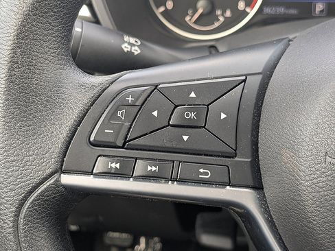 Used 2025 Nissan Altima 2.5 SV FWD image 21