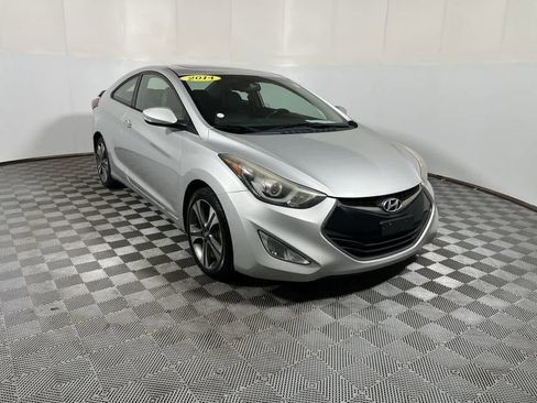 Used 2014 Hyundai Elantra w/ Option Group 2 FWD image 2