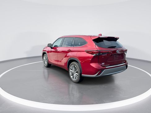 Used 2021 Toyota Highlander Platinum FWD image 7
