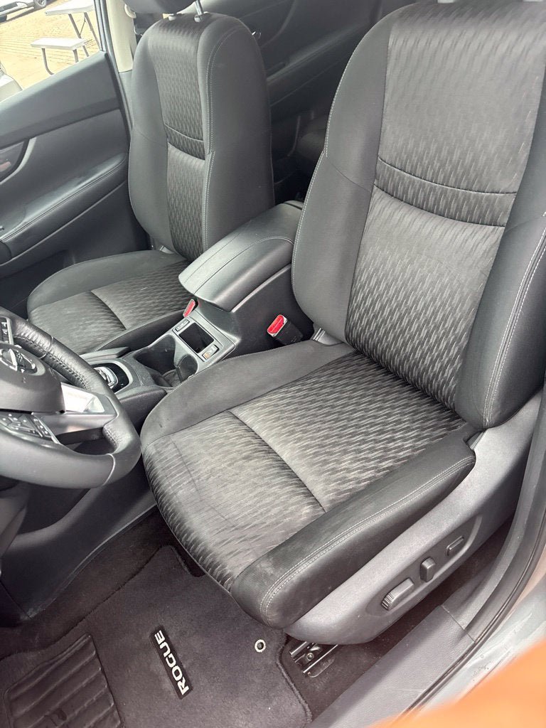 Used 2017 Nissan Rogue SV AWD/4WD image 10