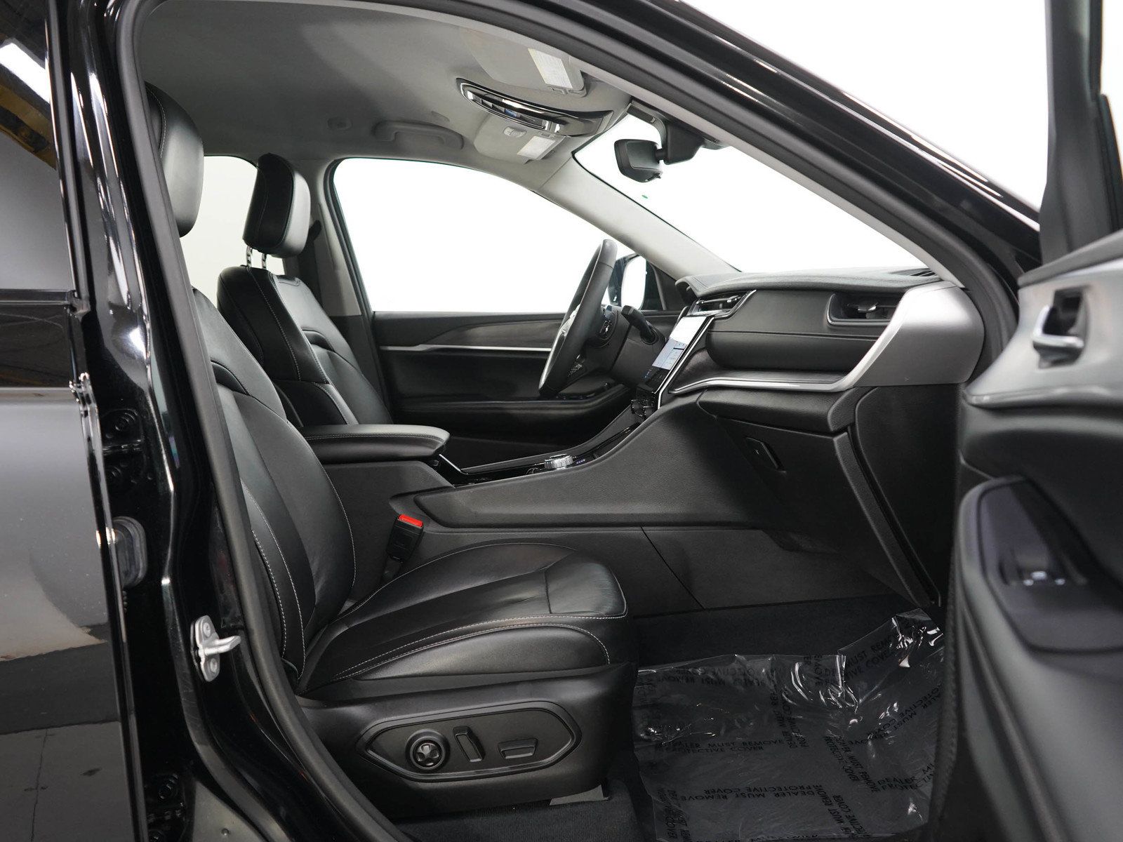 Used 2023 Jeep Grand Cherokee Limited AWD/4WD image 12