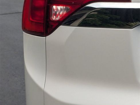 Used 2019 GMC Acadia SLT image 25